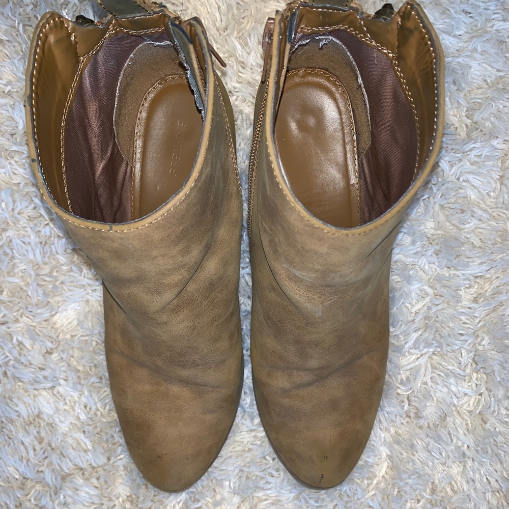Brown booties⭕️